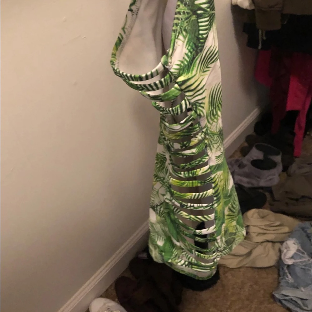 One piece - Picture 2 of 4